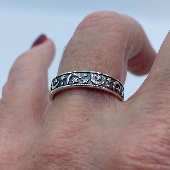Sterling Silver Moon And Stars Band Ring Sizes 6,7,8 - Picture 8 of 8